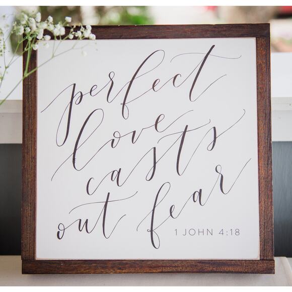 Rustic Farmhouse Bible Verse Canvas Home Decor 'Perfect Love Casts Out Fear' - Picture 1 of 7